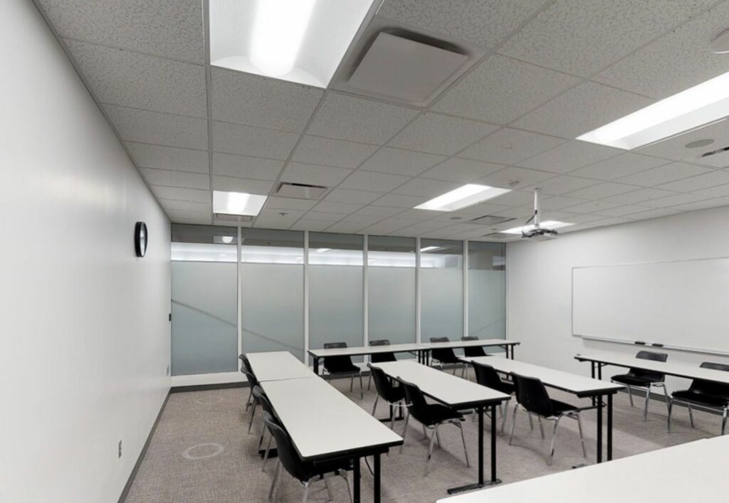 Modern_Classroom_Lighting