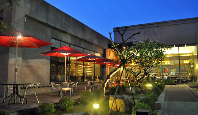 Outdoor Lighting For Coffee Shops 